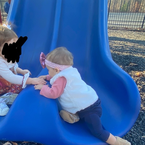 Soft white vest - Picture 2 of 2